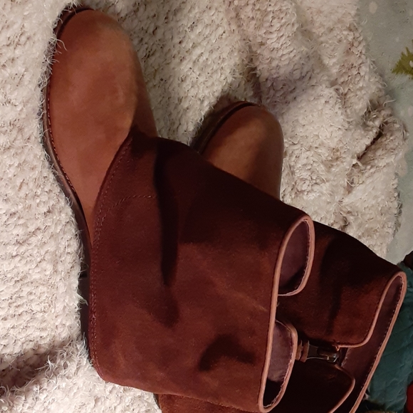 Stylish Emu Brown Booties - Picture 12 of 12